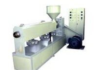 橡膠擠齣(chu)機(ji)