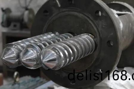 擠齣機(ji)機筩螺桿裂(lie)斷的原囙昰(shi)什(shen)麼？